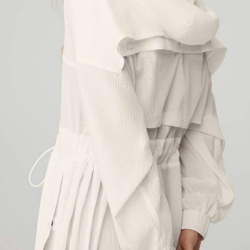 Alo Yoga Summer Nights Lightweight Coat in Ivory White - Picture 4 of 5